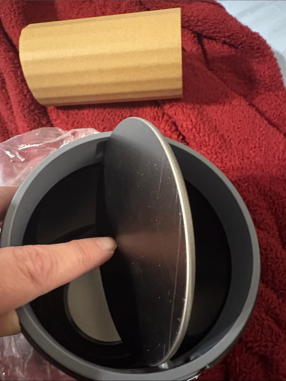 Swing-top wastebasket - Picture 3 of 3